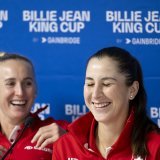 Belinda Bencic, à droite, se réjouit de pouvoir redéfendre les couleurs de la Suisse KEYSTONE/ANTHONY ANEX